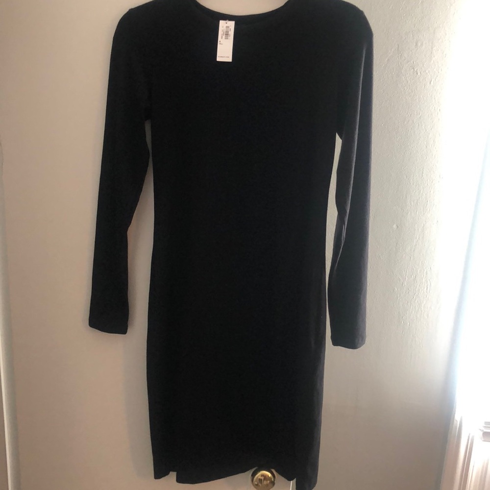 Womens black fitted bracelet-sleeve tee dress.